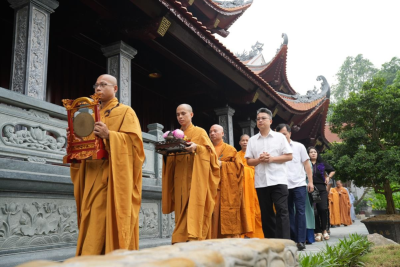 Thông báo khóa tu 